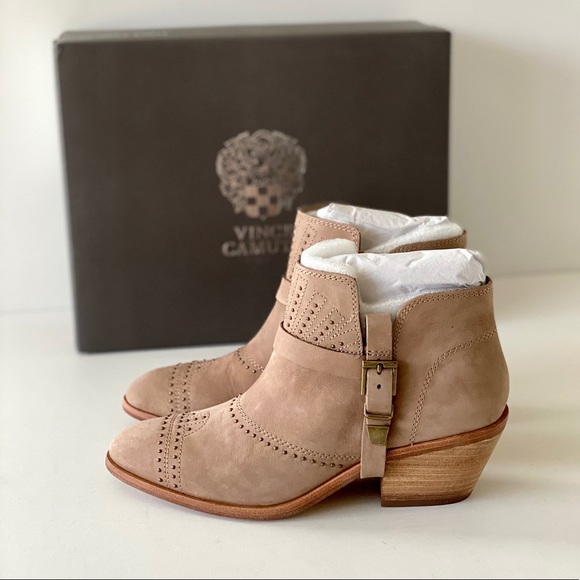 ✨New VINCE CAMUTO Dorintina Nubuck Booties Taupe - Picture 2 of 9